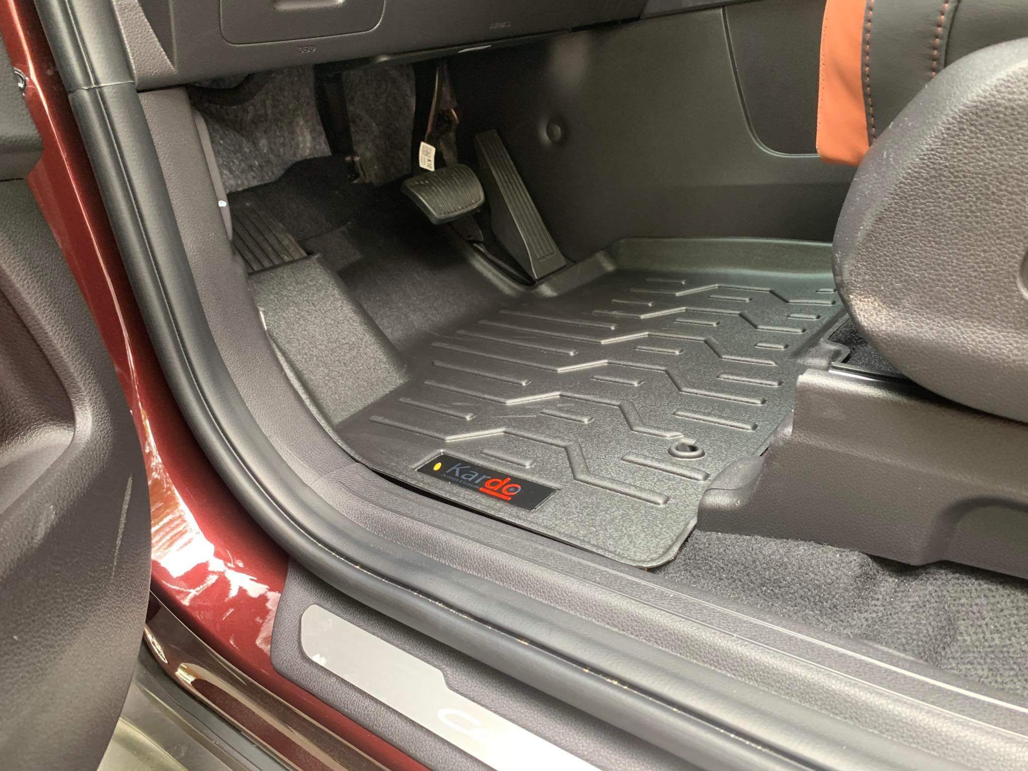 phụ kiện xe Kia Carnival thảm lót sàn