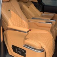 Độ ghế thương gia Limousine tích hợp tính năng massage mang đến trải nghiệm thoải mái nhất cho người dùng. 