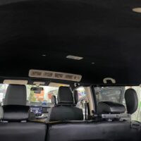 Chủ xe lưu ý vệ sinh kỹ về mặt da lộn để giữ vẹn nguyên vẻ đẹp nội thất ô tô đồng thời kéo dài tuổi thọ của lớp bọc trần hiệu quả.