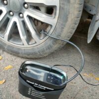 Sử dụng máy bơm lốp xe ô tô 70MAI Midrive TP01 tiện dụng