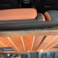 Độ sàn gỗ tự nhiên cho Kia Carnival giúp mang đến kết cần sàn chắc chắn cùng thiết kế đẹp mắt - bền bỉ cùng thời gian.