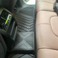 Các rãnh thảm được thiết kế thông minh và vô cùng đẹp mắt vừa giúp rút ngắn thời gian vệ sinh vừa góp phần tôn lên vẻ đẹp nội thất ô tô.