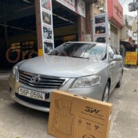 Các rãnh thảm được thiết kế thông minh và vô cùng đẹp mắt vừa giúp rút ngắn thời gian vệ sinh vừa góp phần tôn lên vẻ đẹp nội thất ô tô.