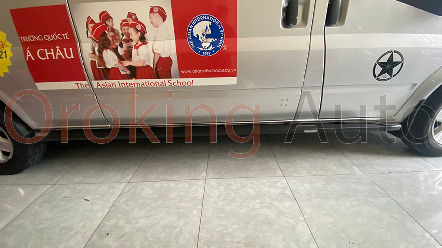 Thiết kế bệ bước chân Ford Transit 2015 - 2022 màu đen tuyệt vời