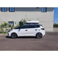 Toàn bộ phụ kiện lắp ráp cốp nóc ô tô màu trắng