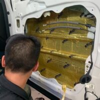 Hạn chế tối đa những tạp âm khó chịu từ bên ngoài và cả bên trong xe