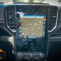 Điều khiển bằng giọng nói trực tiếp hoặc tích hợp vô lăng