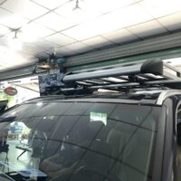 Giá nóc Option MT02 Màu Bạc giúp cho việc vận chuyển đồ đạc nhiều hay dụng cụ một cách dễ dàng mà không ảnh hưởng đến thẩm mỹ quan của chiếc ô tô. Nó có thể hỗ trợ trong việc vận chuyển đồ đạc với khối lượng lớn hơn so với bình thường mà cốp xe không thể chứa đựng. Ngoài ra, Giá nóc Option MT02 Màu Bạc sẽ giúp ngoại thất xe trở nên chắc chắn, bền bỉ và độc đáo.