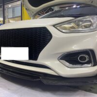 Chất liệu nhựa ABS mang đến độ bền vượt trội cho Mặt Ca Lăng Accent 2018 Sọc Caro