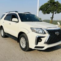 Lưới tản nhiệt đặc trưng Lexus LX 570