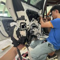 Đóng mở cửa nhẹ nhàng vẫn đảm bảo độ chắc chắn tuyệt đối