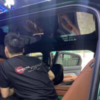 Lắp đặt phim dán cách nhiệt đẹp cho ô tô điện