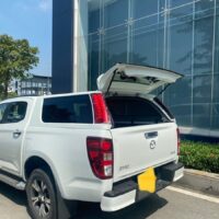 Nắp thùng cao ô tô Mazda BT50 với thiết kế cứng cáp, chắc chắn
