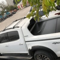 Mở, đóng nắp thùng 3 khúc cho xe Chevrolet Colorado nhanh chóng