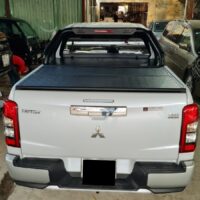 Mở, đóng nắp thùng 3 khúc cho xe Mitsubishi Triton nhanh chóng