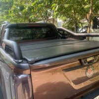 Mở, đóng nắp thùng 3 khúc cho xe Nissan Navara nhanh chóng