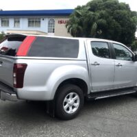 Nắp thùng giúp ngăn ngừa bụi bẩn và côn trùng lọt vào thùng xe