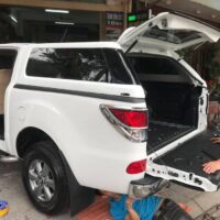 Nắp thùng cao xe Mazda BT50 là phụ kiện cần thiết cho xe