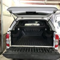 Nắp Thùng Cao Nissan Navara 2020 Không Đèn giúp tận dụng không gian chứa hàng trong thùng xe