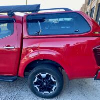 Nắp thùng cao xe Nissan Navara 2021 là phụ kiện cần thiết cho xe