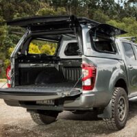 Nắp Thùng Cao Nissan Navara 2021 Không Đèn với thiết kế cứng cáp, chắc chắn