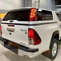 Nắp thùng cao xe Toyota Hilux là phụ kiện cần thiết cho xe