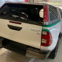 Nắp thùng cao ô tô Toyota Hilux với thiết kế cứng cáp, chắc chắn