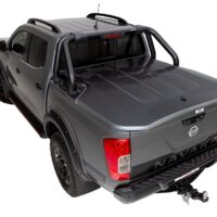 Nắp thùng thấp NP300 Nissan Navara 2020 giúp tận dụng không gian chứa hàng trong thùng xe