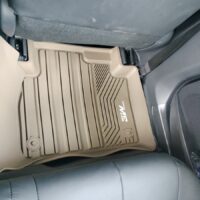 Các rãnh thảm được thiết kế thông minh và vô cùng đẹp mắt vừa giúp rút ngắn thời gian vệ sinh vừa góp phần tôn lên vẻ đẹp nội thất ô tô.