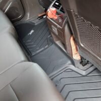 Thảm lót sàn ô tô Vinfast Lux A được làm từ chất liệu nhựa TPE cao cấp trên dây chuyền sản xuất tiên tiến hàng đầu hiện nay