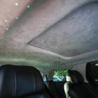 Bọc trần da lộn xe Kia Carnival giúp nâng tầm nội thất ô tô trở nên sang trọng và cuốn hút hơn.