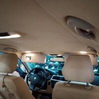 Bọc trần da lộn xe BMW 320i giúp nâng tầm nội thất ô tô trở nên sang trọng và cuốn hút hơn.