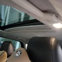 Chất liệu da lộn ô tô sở hữu đặc tính mềm mại - bền bỉ cùng theo thời gian.