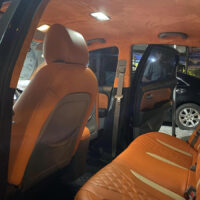 Bọc trần da lộn xe Hyundai Avante giúp nâng tầm nội thất ô tô trở nên sang trọng và cuốn hút hơn.