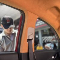 Bọc trần da lộn xe Hyundai Kona giúp nâng tầm nội thất ô tô trở nên sang trọng và cuốn hút hơn.