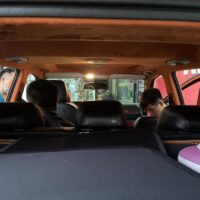 Bọc trần da lộn xe Kia Sonet giúp nâng tầm nội thất ô tô trở nên sang trọng và cuốn hút hơn.