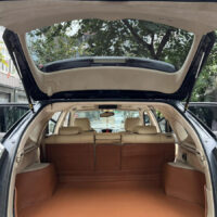 Bọc trần da lộn xe Lexus RX 350 giúp nâng tầm nội thất ô tô trở nên sang trọng và cuốn hút hơn.