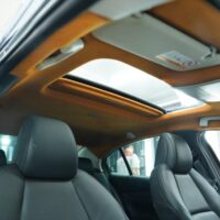 Bọc trần da lộn xe Mazda 3 giúp nâng tầm nội thất ô tô trở nên sang trọng và cuốn hút hơn.