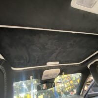 Chất liệu da lộn ô tô sở hữu đặc tính mềm mại - bền bỉ cùng theo thời gian.