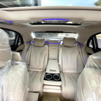 Chất liệu da lộn ô tô sở hữu đặc tính mềm mại - bền bỉ cùng theo thời gian.