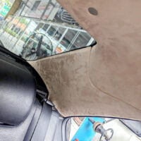 Chất liệu da lộn ô tô sở hữu đặc tính mềm mại - bền bỉ cùng theo thời gian.