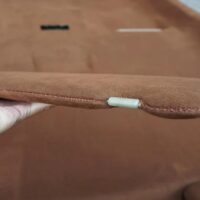 Bọc trần da lộn xe Toyota Fortuner 2010 giúp nâng tầm nội thất ô tô trở nên sang trọng và cuốn hút hơn.