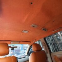 Chất liệu da lộn ô tô sở hữu đặc tính mềm mại - bền bỉ cùng theo thời gian.