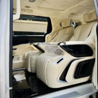 Nên độ ghế Limousine Mitsubishi Grandis Crystal Throne 4.0 cho xe