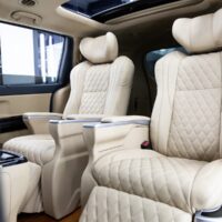 Mẫu ghế độ Mercedes GLS với gam màu trắng sữa nhã nhặn