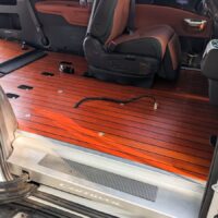 Thông tin gói lót sàn gỗ chỉ đen xe Kia Carnival 7 chỗ tại OroKing Auto