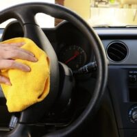 Cách vệ sinh nội thất xe ô tô tại nhà đơn giản
