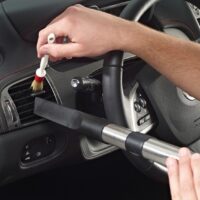 Vệ sinh nội thất xe ô tô cần thực hiện định kỳ