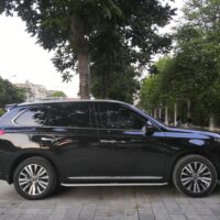 Bệ bước chân Mitsubishi Outlander mẫu MH chất lượng tại OrokingAuto
