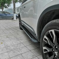 Bệ Bước Chân Mitsubishi Outlander Mẫu Một Vạch Inox chất lượng tại OrokingAuto